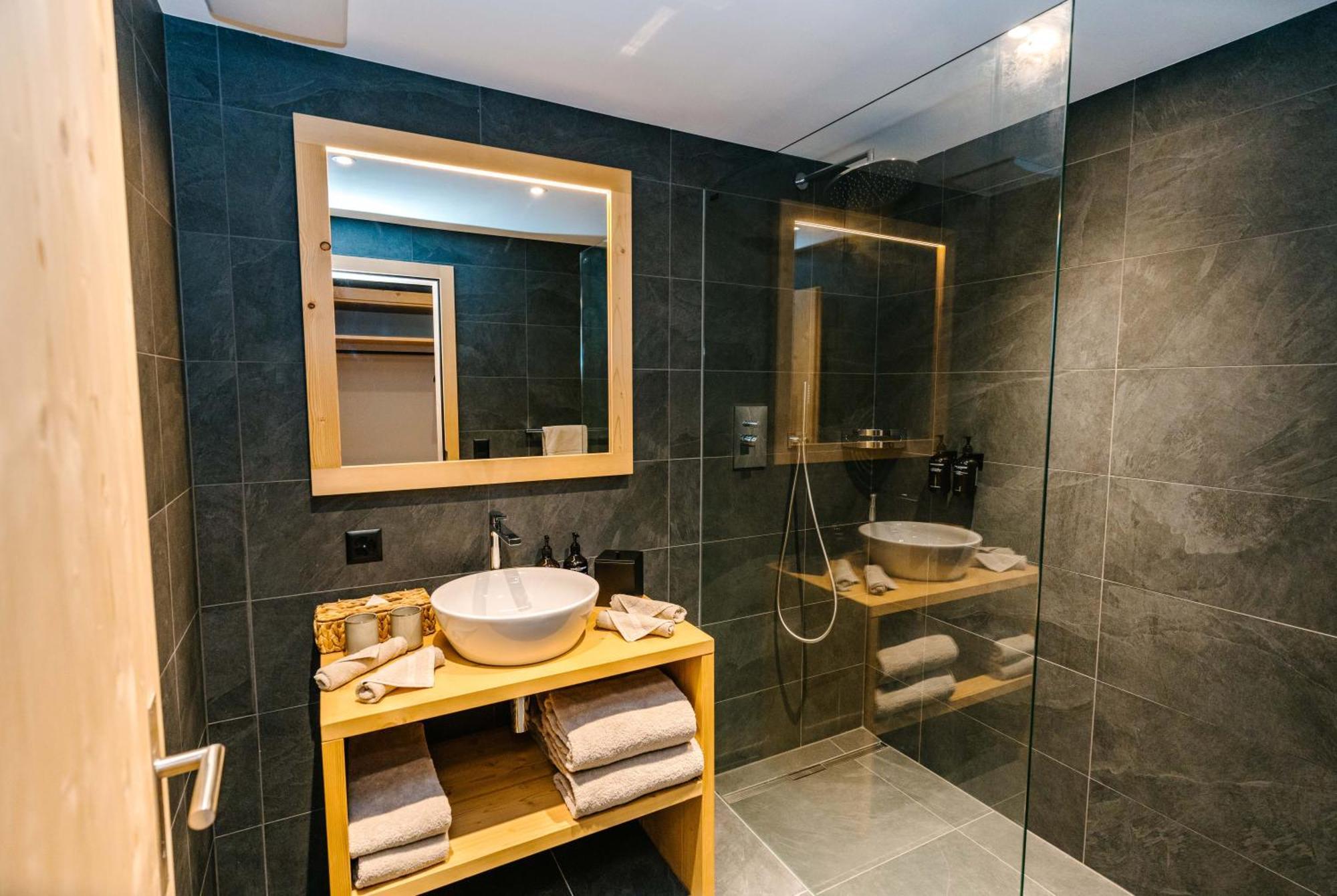 Seven Alpina Boutique Hotel クロスタース エクステリア 写真