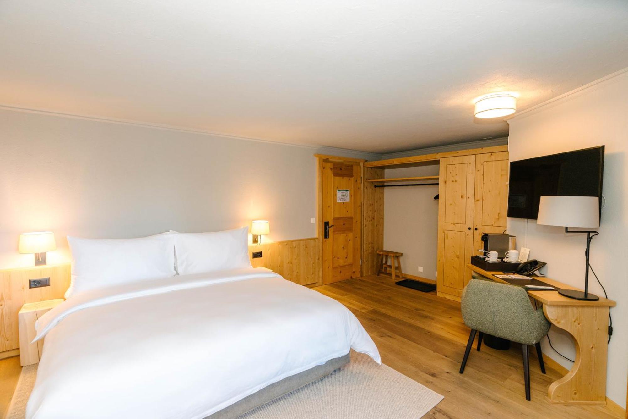 Seven Alpina Boutique Hotel クロスタース エクステリア 写真