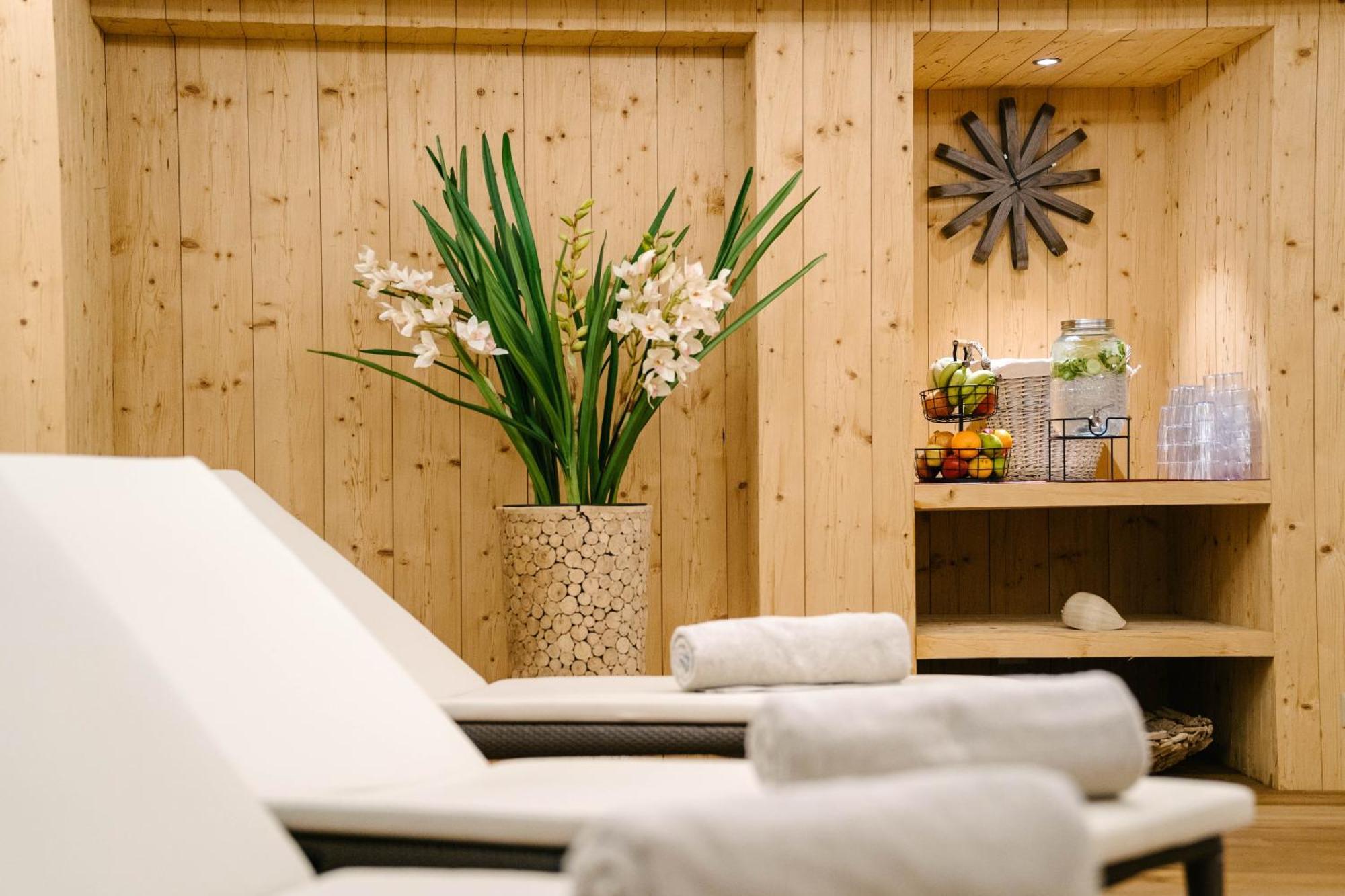 Seven Alpina Boutique Hotel クロスタース エクステリア 写真
