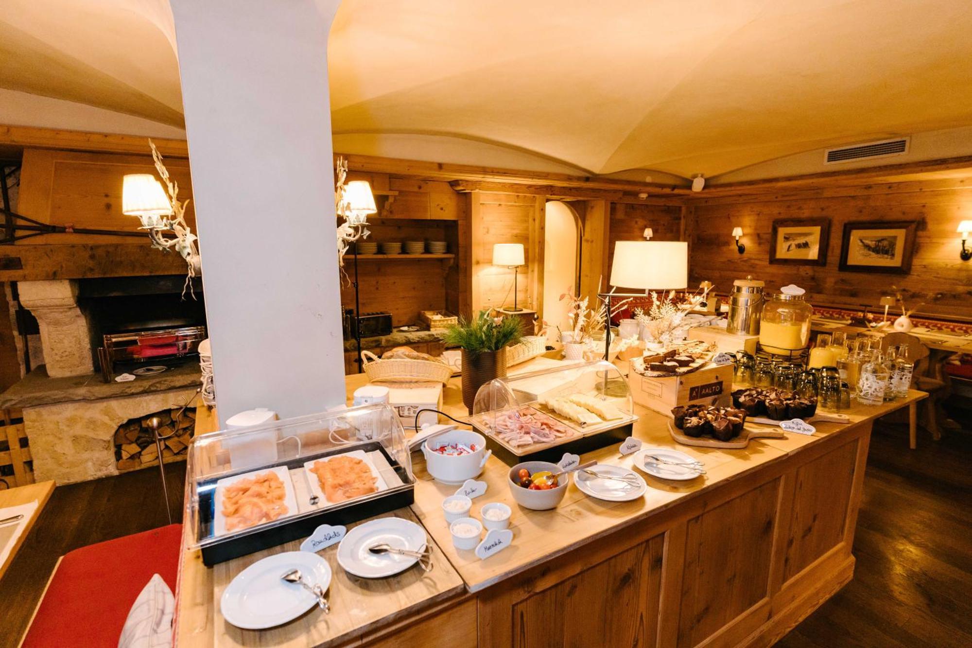 Seven Alpina Boutique Hotel クロスタース エクステリア 写真